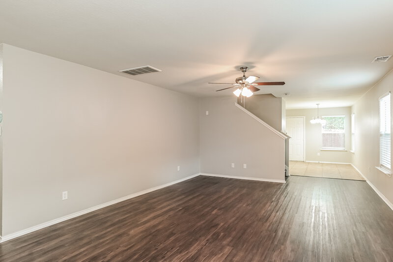 2,165/Mo, 19547 Rippling Brook Ln Tomball, TX 77375 Living Room View 2