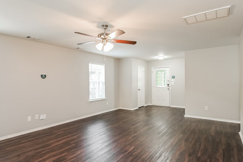 2,165/Mo, 19547 Rippling Brook Ln Tomball, TX 77375 Living Room View 3