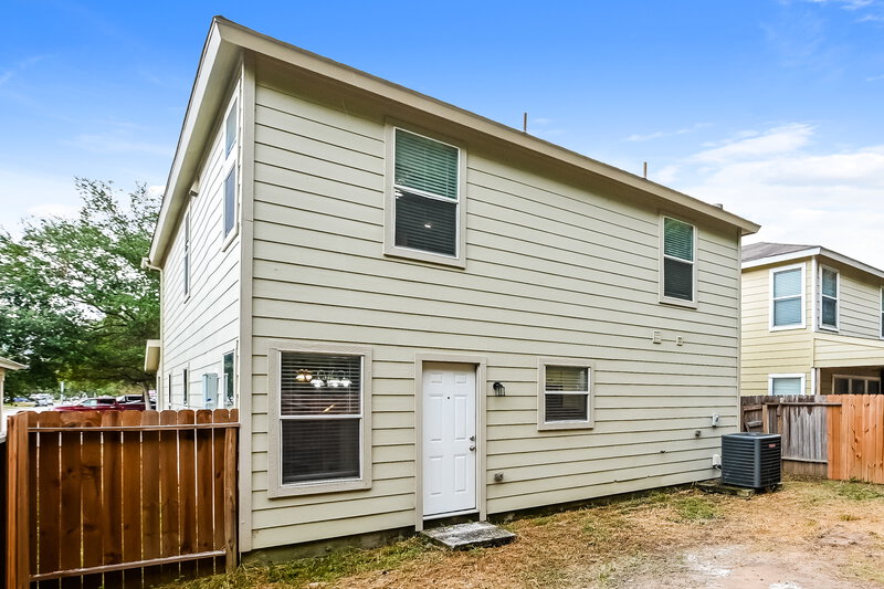 2,165/Mo, 19547 Rippling Brook Ln Tomball, TX 77375 Rear View