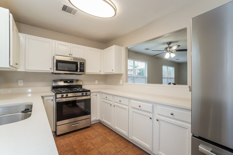 1,945/Mo, 4430 Amaryllis Ave Baytown, TX 77521 Kitchen View