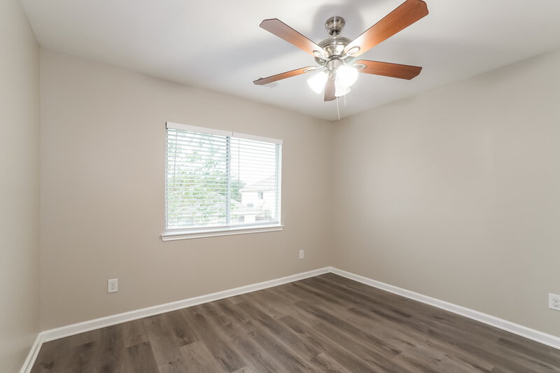 1,945/Mo, 4430 Amaryllis Ave Baytown, TX 77521 Main Bedroom View 2