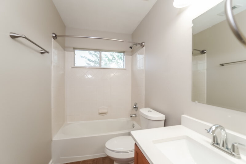 1,945/Mo, 4430 Amaryllis Ave Baytown, TX 77521 Bathroom View