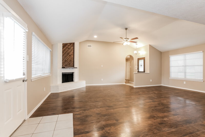 1,980/Mo, 8410 Lone Quail Dr Missouri City, TX 77489 Living Room View 2