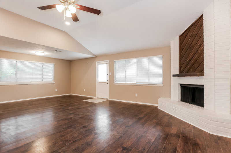 1,980/Mo, 8410 Lone Quail Dr Missouri City, TX 77489 Living Room View 3