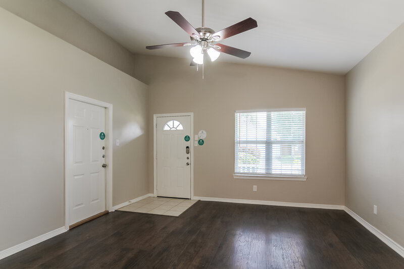 1,700/Mo, 21311 Sweet Grass Ln Tomball, TX 77375 Living Room View