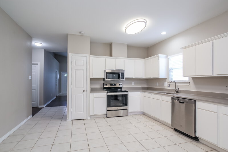 1,700/Mo, 21311 Sweet Grass Ln Tomball, TX 77375 Kitchen View 3