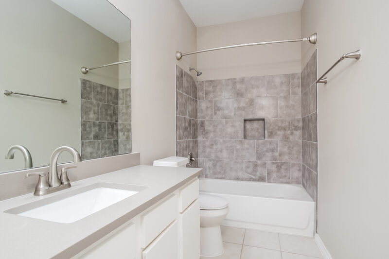 1,700/Mo, 21311 Sweet Grass Ln Tomball, TX 77375 Bathroom View 2