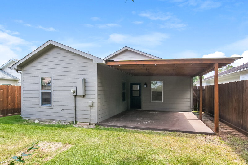 1,700/Mo, 21311 Sweet Grass Ln Tomball, TX 77375 Rear View