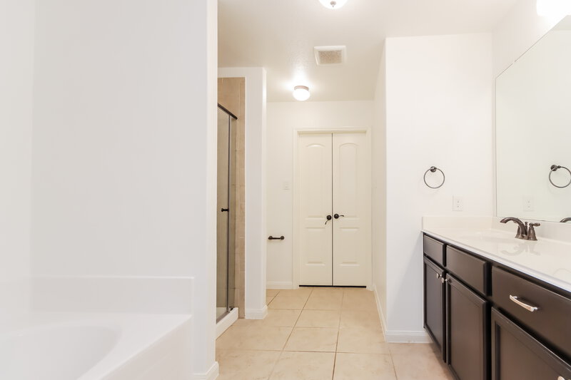 1,670/Mo, 7522 Fettle Ln Conroe, TX 77304 Main Bathroom View