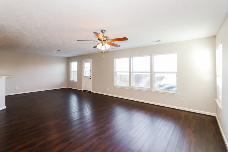 1,860/Mo, 19514 Bold River Rd Tomball, TX 77375 Living Room View 2