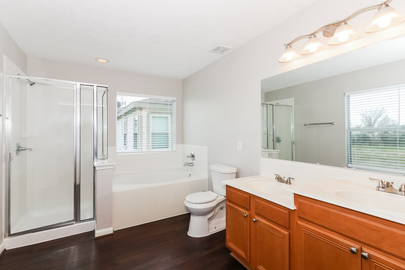 1,860/Mo, 19514 Bold River Rd Tomball, TX 77375 Main Bathroom View