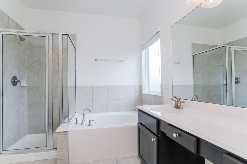 2,095/Mo, 1418 Reno Ridge Ln Spring, TX 77373 Main Bathroom View