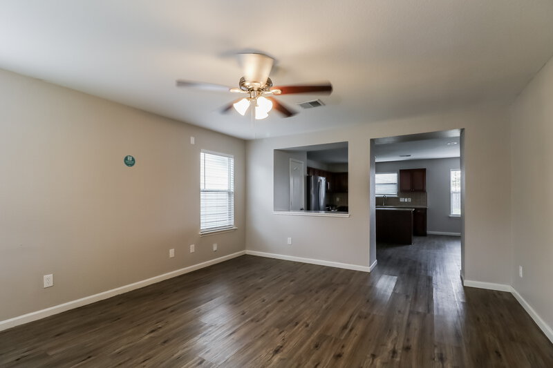2,060/Mo, 4027 Carmel Ridge Way Pasadena, TX 77503 Living Room View
