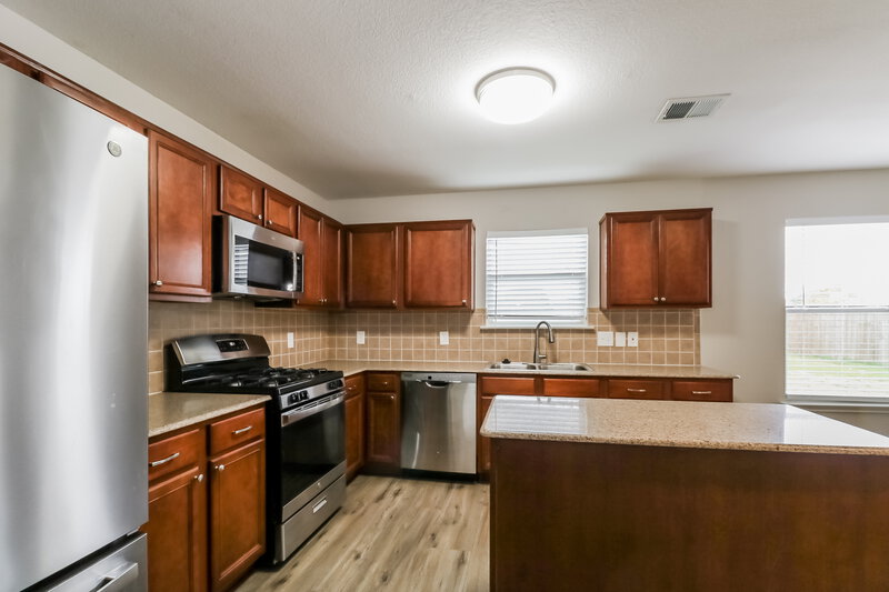 2,060/Mo, 4027 Carmel Ridge Way Pasadena, TX 77503 Kitchen View