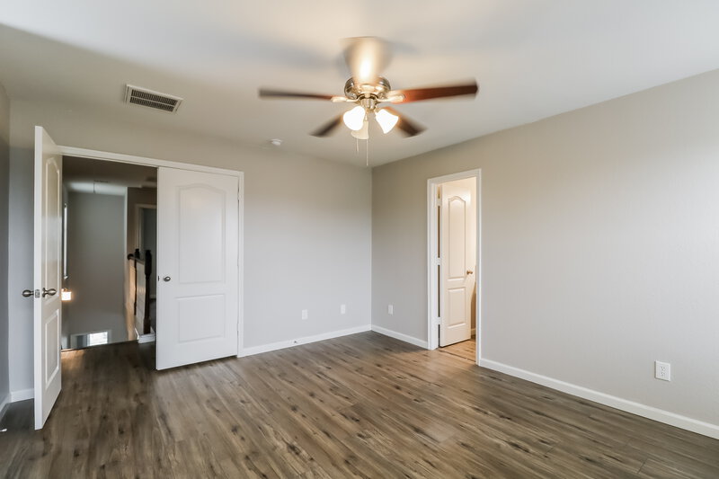 2,060/Mo, 4027 Carmel Ridge Way Pasadena, TX 77503 Main Bedroom View 2
