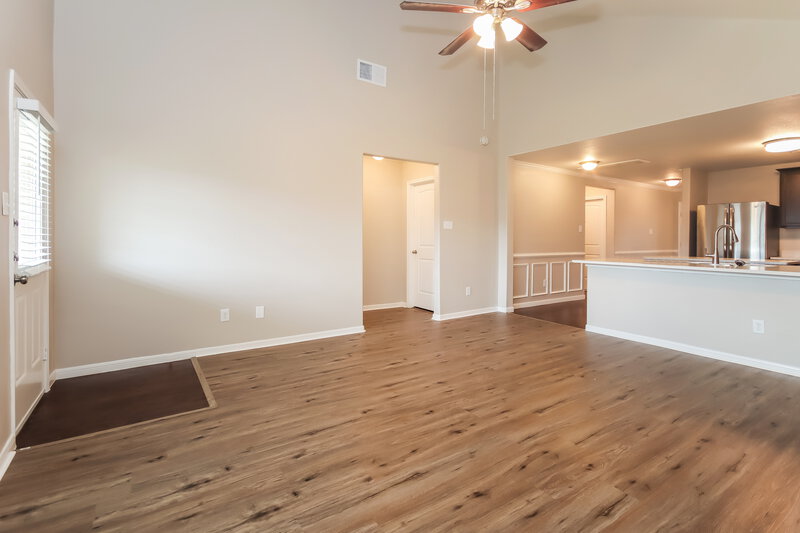 2,500/Mo, 14002 Brunswick Pl Dr Houston, TX 77047 Living Room View