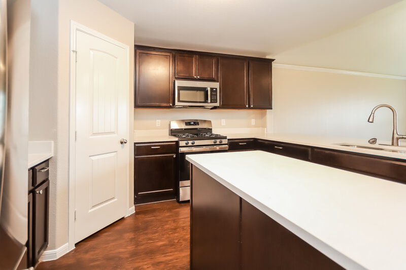 2,500/Mo, 14002 Brunswick Pl Dr Houston, TX 77047 Kitchen View