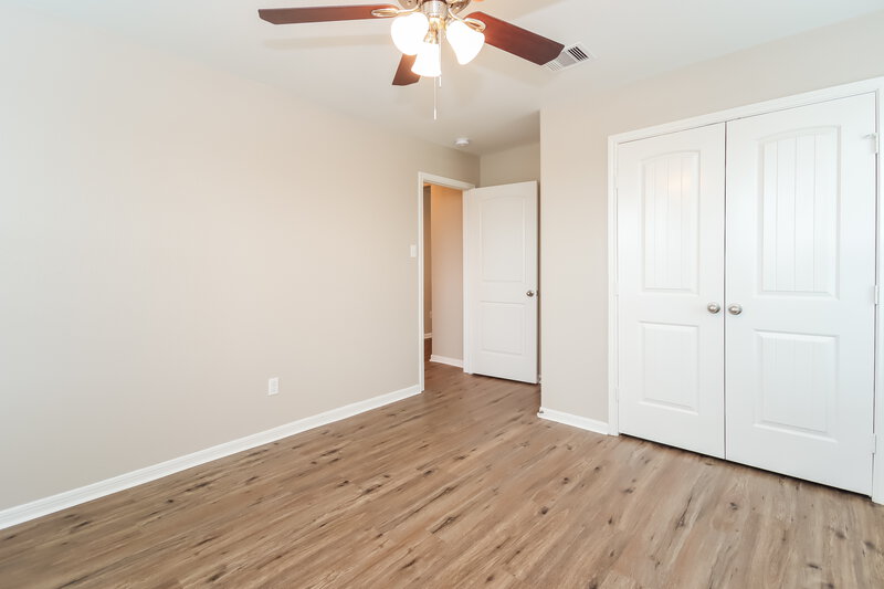 2,500/Mo, 14002 Brunswick Pl Dr Houston, TX 77047 Family Room View 2
