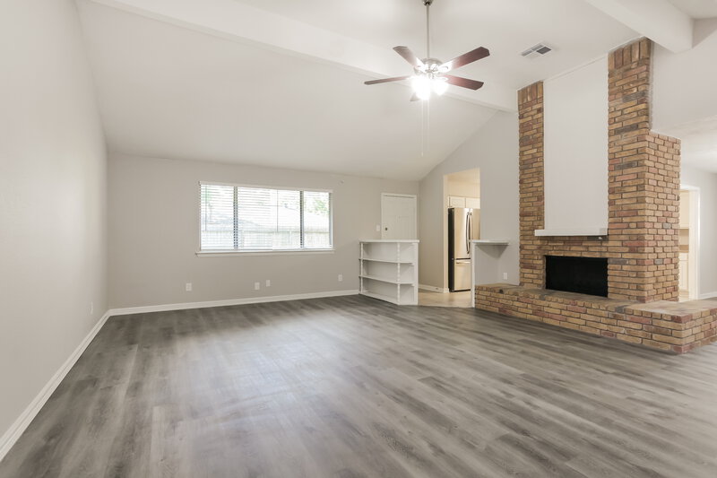 2,305/Mo, 2411 Webster Ranch Rd Friendswood, TX 77546 Living Room View 2