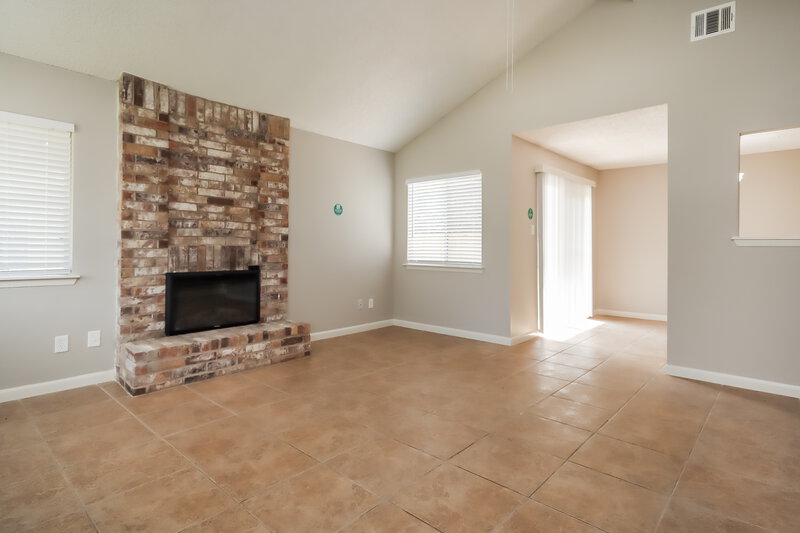 1,770/Mo, 7223 La Entrada Dr Houston, TX 77083 Living Room View
