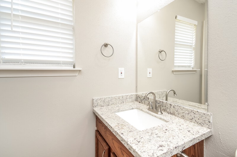 1,770/Mo, 7223 La Entrada Dr Houston, TX 77083 Bathroom View