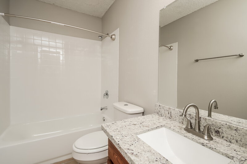 1,770/Mo, 7223 La Entrada Dr Houston, TX 77083 Bathroom View 2