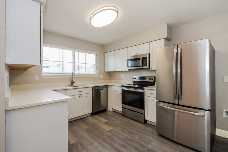 1,900/Mo, 20907 Fernhollow Ln Spring, TX 77388 Kitchen View