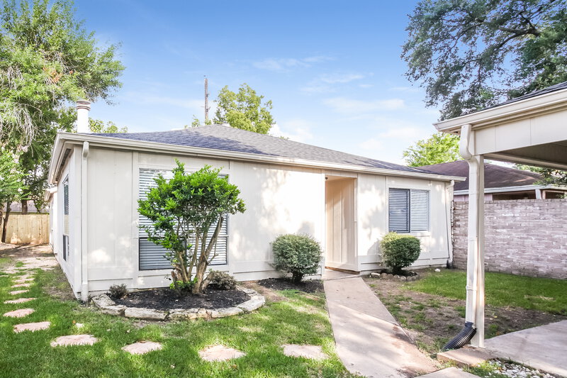 1,815/Mo, 3915 Vineyard Dr Houston, TX 77082 External View
