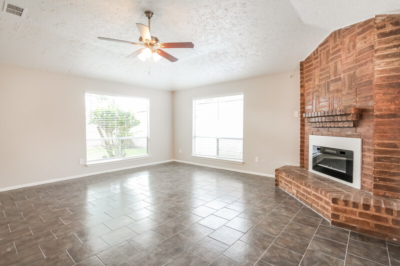 1,815/Mo, 3915 Vineyard Dr Houston, TX 77082 Living Room View