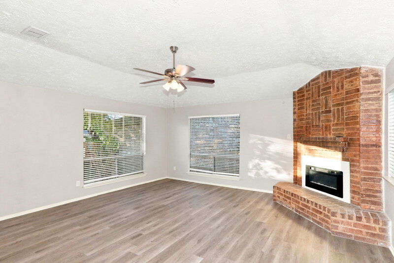 1,885/Mo, 3915 Vineyard Dr Houston, TX 77082 Living Room View