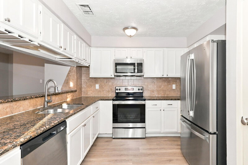 1,885/Mo, 3915 Vineyard Dr Houston, TX 77082 Kitchen View
