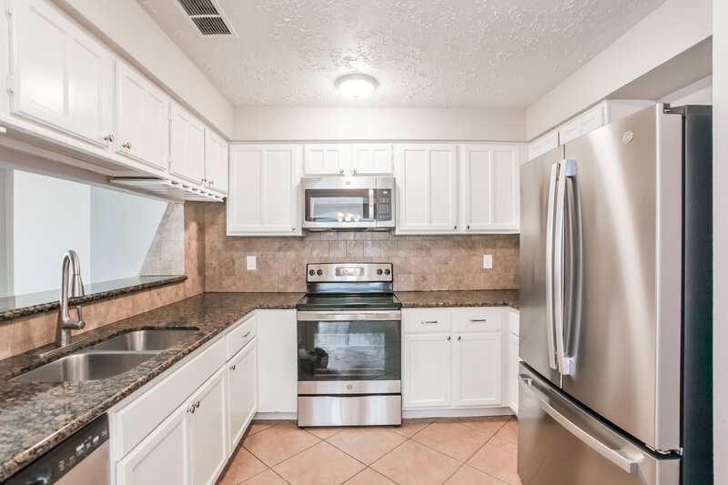 1,815/Mo, 3915 Vineyard Dr Houston, TX 77082 Kitchen View