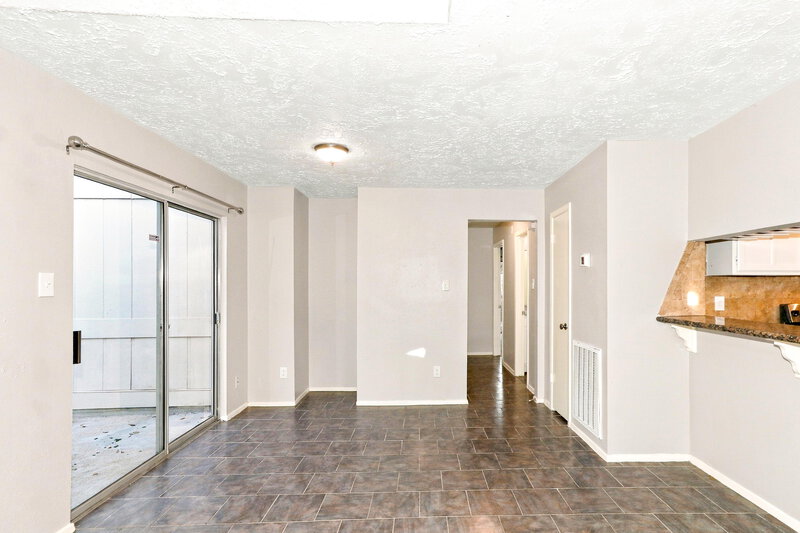 1,885/Mo, 3915 Vineyard Dr Houston, TX 77082 Family Room View