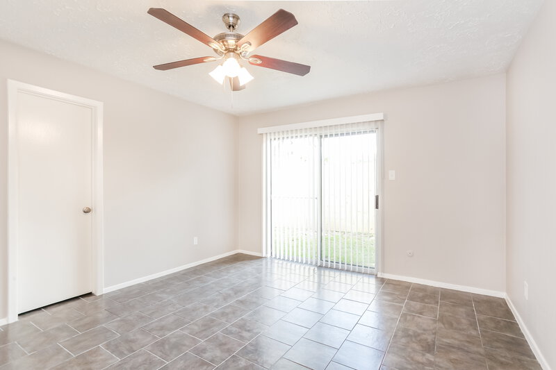 1,815/Mo, 3915 Vineyard Dr Houston, TX 77082 Main Bedroom View 2