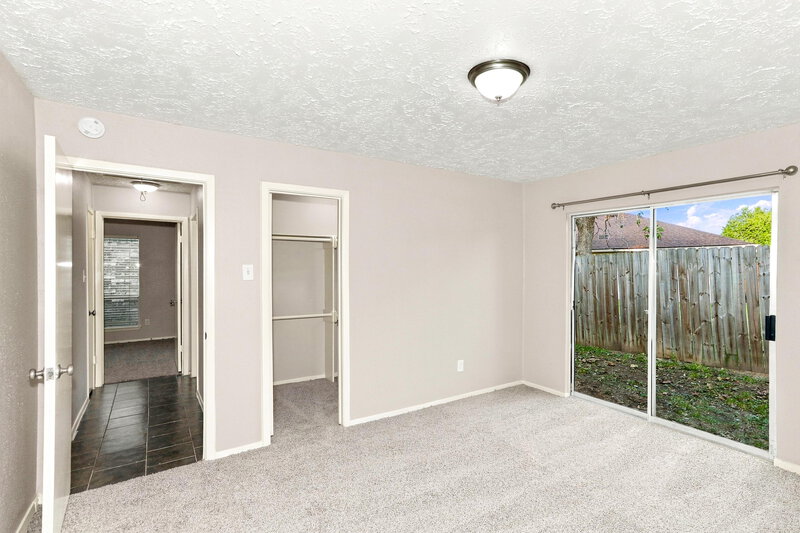 1,885/Mo, 3915 Vineyard Dr Houston, TX 77082 Primary Bedroom View 2