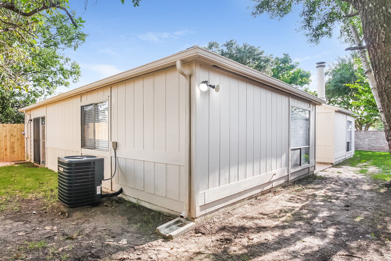 1,815/Mo, 3915 Vineyard Dr Houston, TX 77082 Rear View