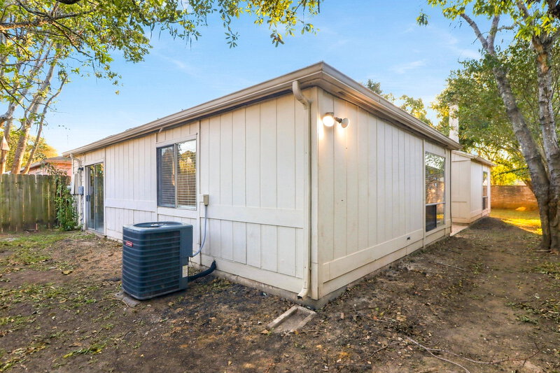 1,885/Mo, 3915 Vineyard Dr Houston, TX 77082 Rear View