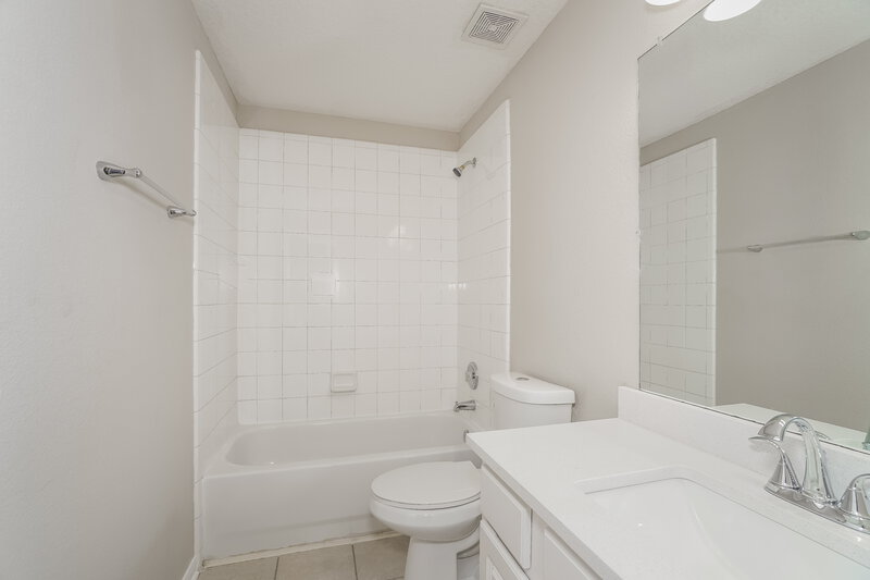 1,910/Mo, 6726 Glenhope Dr Katy, TX 77449 Bathroom View