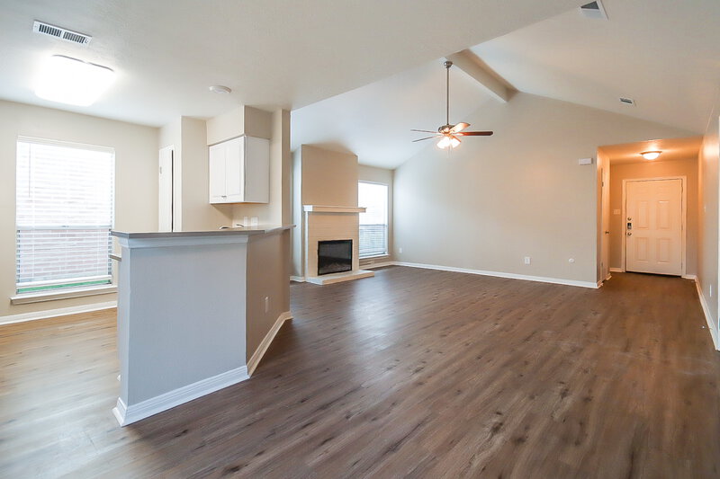 1,690/Mo, 8514 Southmeadow Dr Houston, TX 77071 Living Room View 4