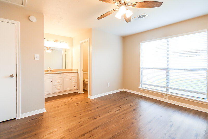 1,690/Mo, 8514 Southmeadow Dr Houston, TX 77071 Main Bedroom View
