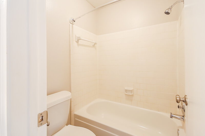 1,690/Mo, 8514 Southmeadow Dr Houston, TX 77071 Main Bathroom View