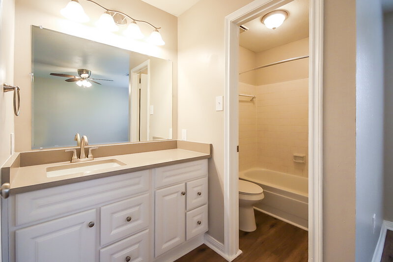 1,690/Mo, 8514 Southmeadow Dr Houston, TX 77071 Main Bathroom View 2