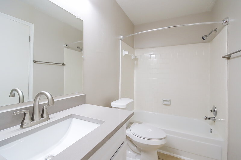 1,690/Mo, 8514 Southmeadow Dr Houston, TX 77071 Bathroom View