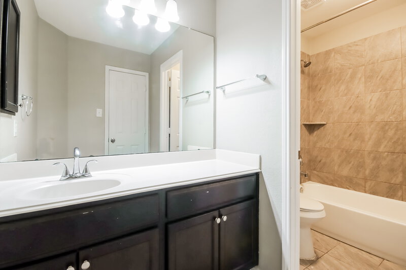 2,400/Mo, 12210 Zenith Ridge Way Humble, TX 77346 Bathroom View