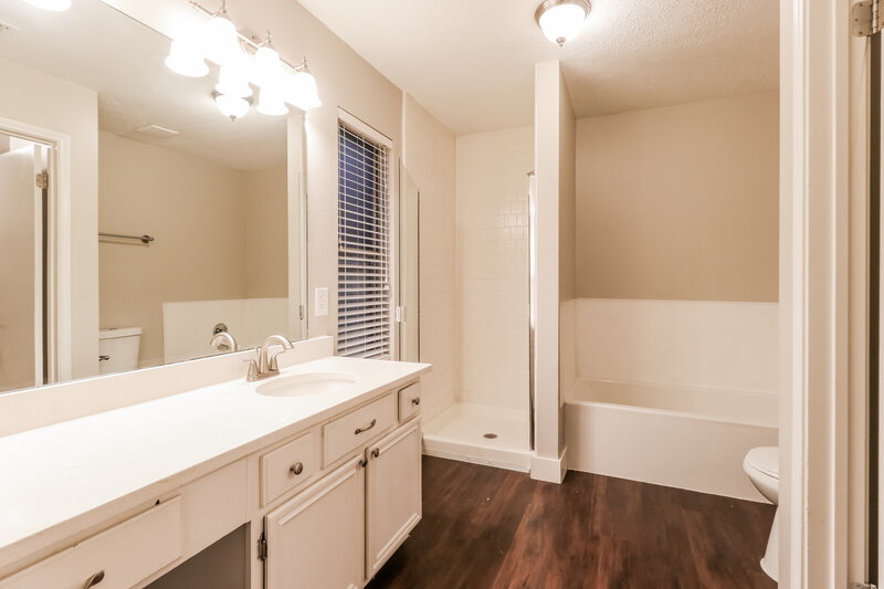 1,820/Mo, 5411 Roserock Ln Spring, TX 77379 Main Bathroom View
