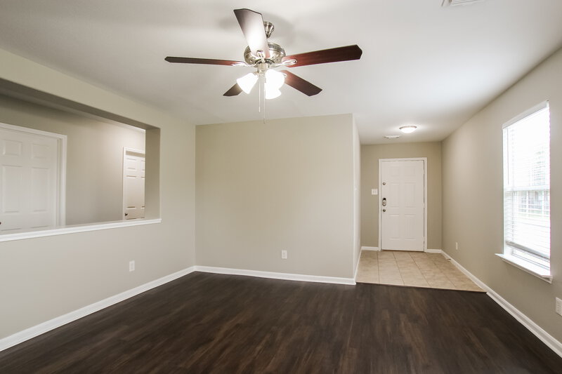 1,800/Mo, 6606 Winter Mountain Ln Spring, TX 77379 Living Room View 2