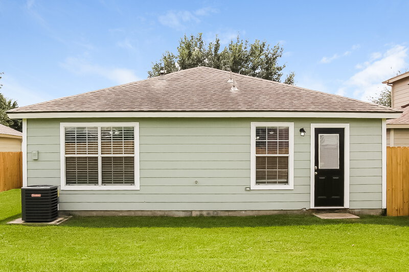 1,800/Mo, 6606 Winter Mountain Ln Spring, TX 77379 Rear View