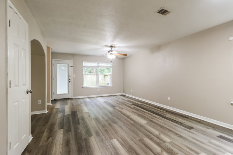 1,650/Mo, 5049 Rifle Rd Conroe, TX 77303 Living Room View