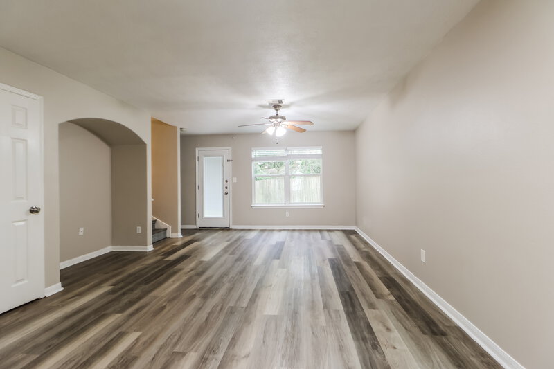 1,650/Mo, 5049 Rifle Rd Conroe, TX 77303 Living Room View 2