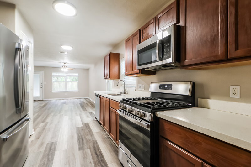 1,650/Mo, 5049 Rifle Rd Conroe, TX 77303 Kitchen View 2